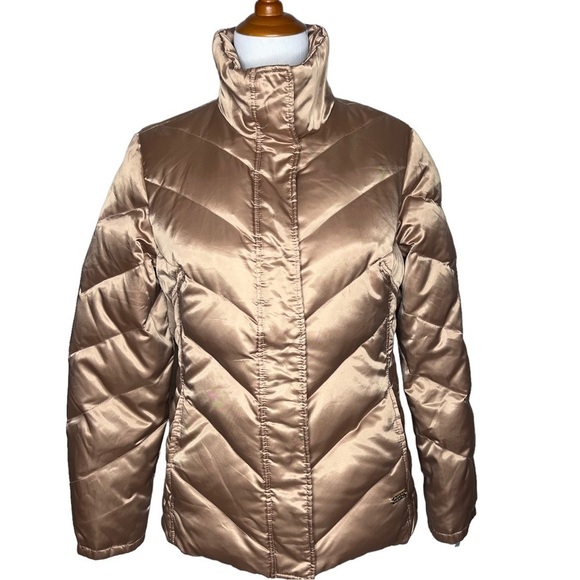 Kenneth Cole Women’s Gold Chevron Quilted Down Puffer Jacket Size M Packable - Picture 2 of 15
